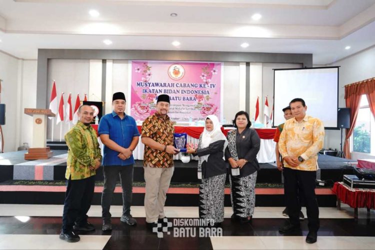 Bupati Batu Bara: Bidan Garda Terdepan dalam Menjaga Kesehatan Ibu dan Bayi