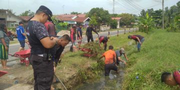 Wujudkan Lingkungan Bersih, Lapas Labuhan Ruku Gelar Gotong Royong Bersama Warga Binaan